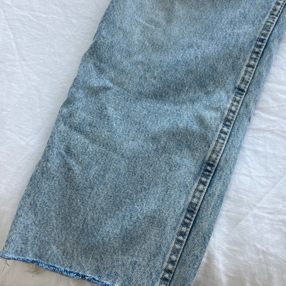 Light wash raw hem Zara jeans - Picture 3 of 3